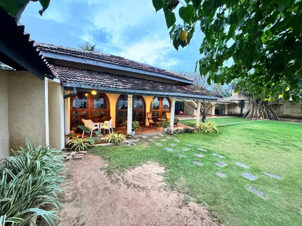 Bed and Breakfast Isle Of Thalpe à Unawatuna Extérieur photo