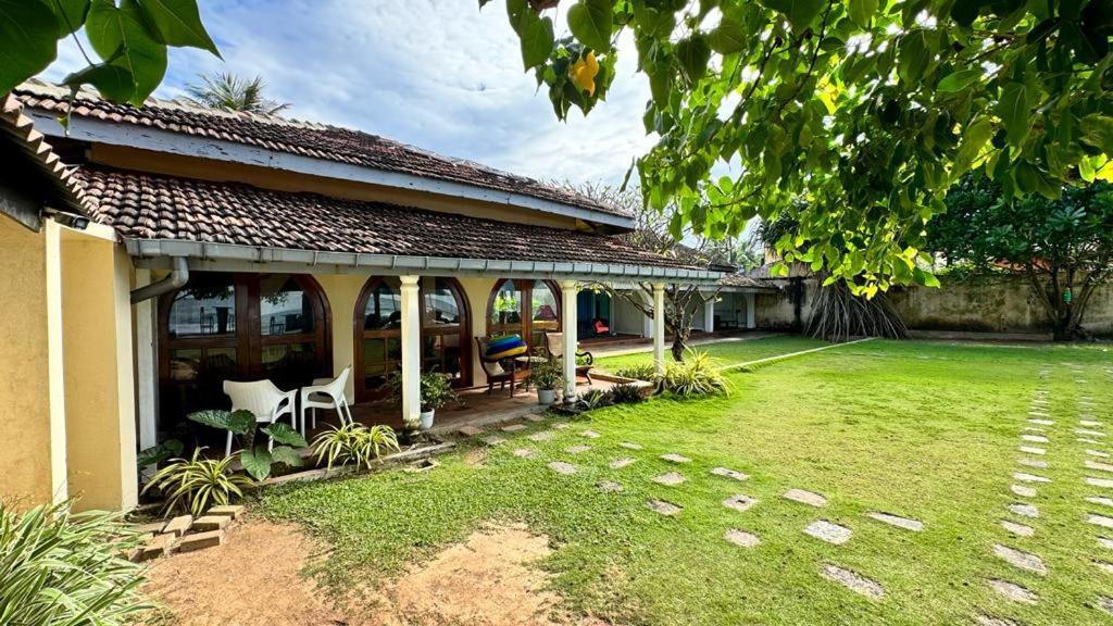 Bed and Breakfast Isle Of Thalpe à Unawatuna Extérieur photo